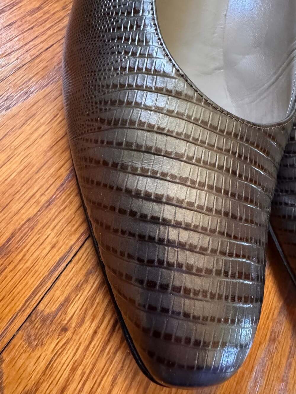 Salvatore Ferragamo Metallic Lizard Embossed Leather Low Heel Size 11 B - Picture 3 of 7